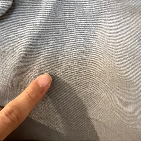 Grey Short Shorts - American Eagle (Size 2 shorts) 🐭 - Picture 3 of 14